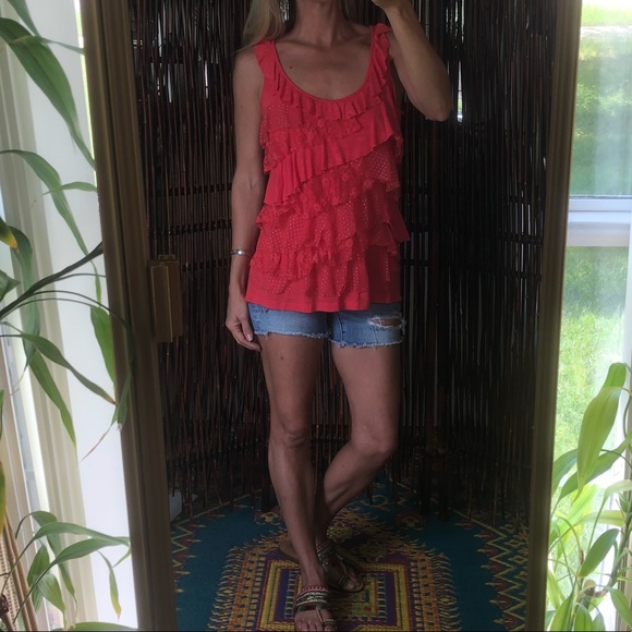 🌺 Lacey layers tank top 🌺 - Picture 6 of 9